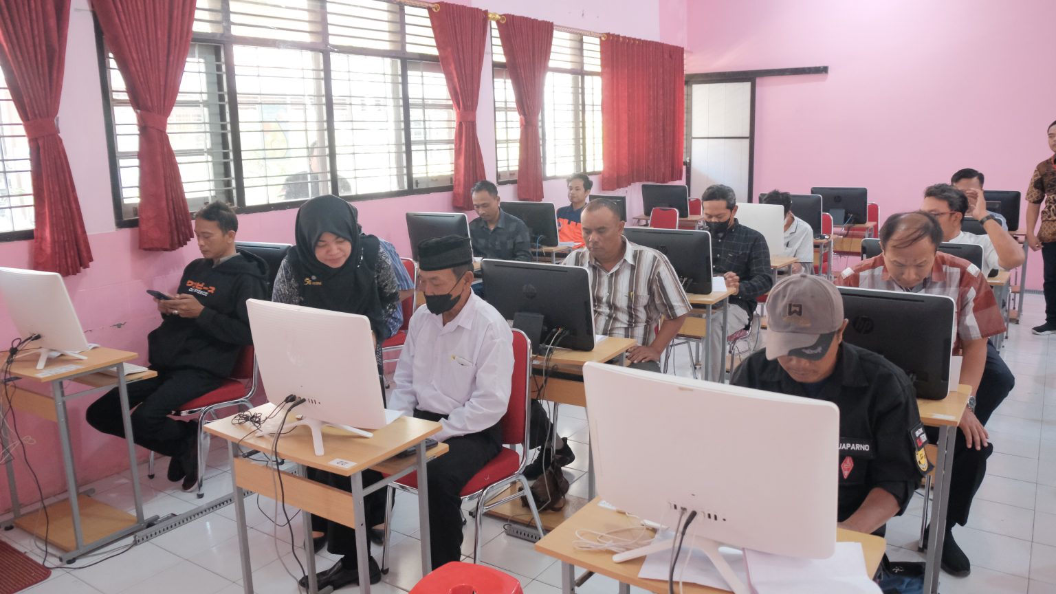 Berkomunikasi Tanpa Batas: Peluang Baru Melalui Ujian Negara Radio Amatir